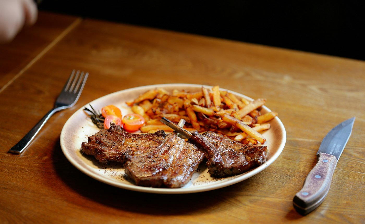 Une pièce du boucher et ses frites fraîches